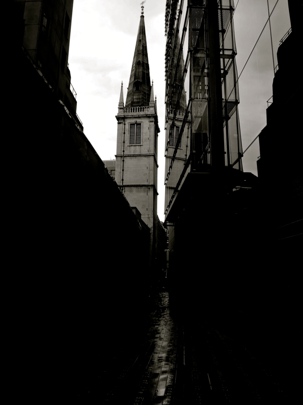 Таинственные черно-белые фотографии церквей в Лондон Сити фото