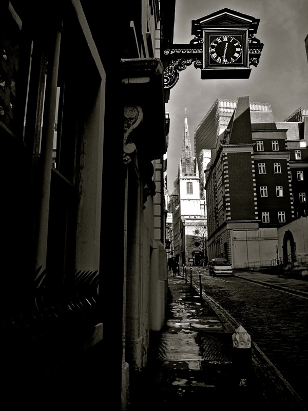 Таинственные черно-белые фотографии церквей в Лондон Сити фото 1
