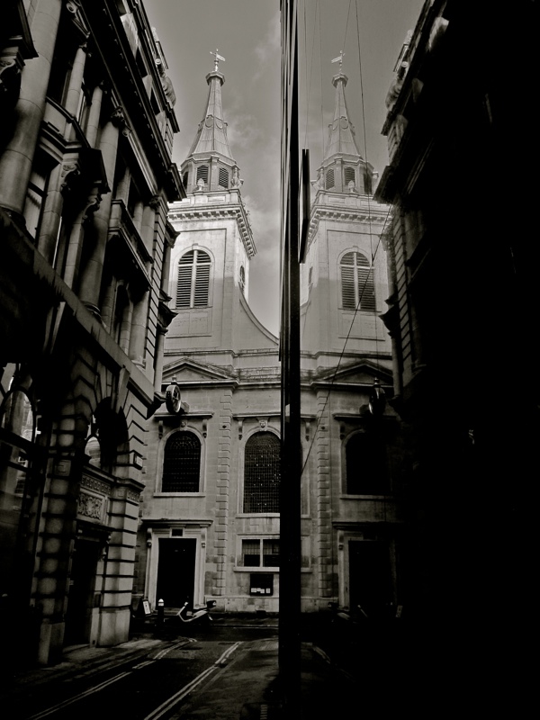 Таинственные черно-белые фотографии церквей в Лондон Сити фото 3