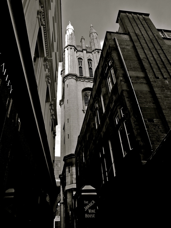 Таинственные черно-белые фотографии церквей в Лондон Сити фото 11