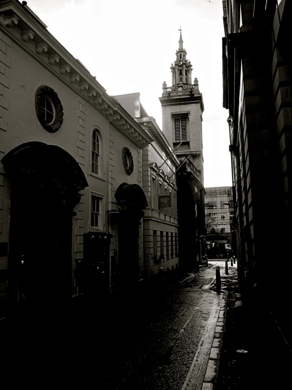 Таинственные черно-белые фотографии церквей в Лондон Сити фото 4