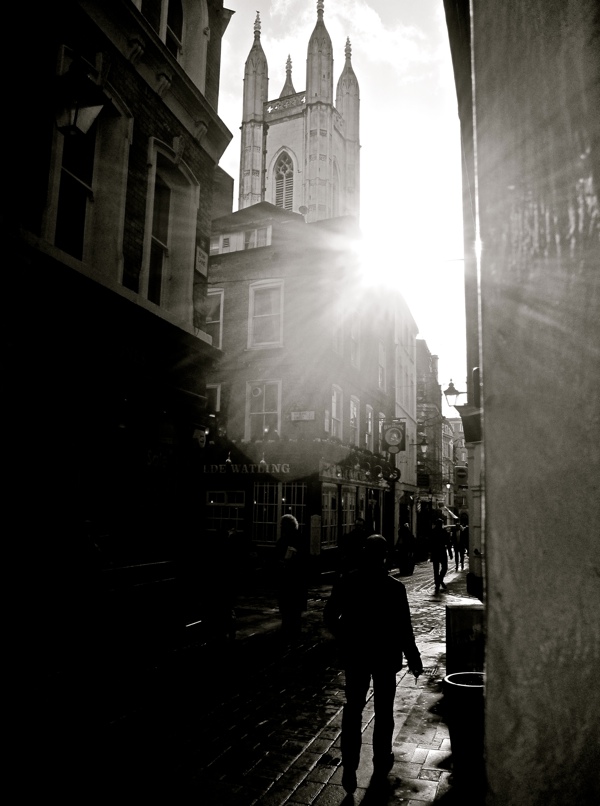 Таинственные черно-белые фотографии церквей в Лондон Сити фото 5