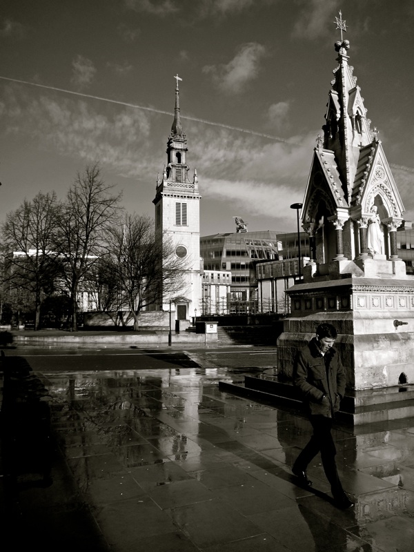 Таинственные черно-белые фотографии церквей в Лондон Сити фото 6
