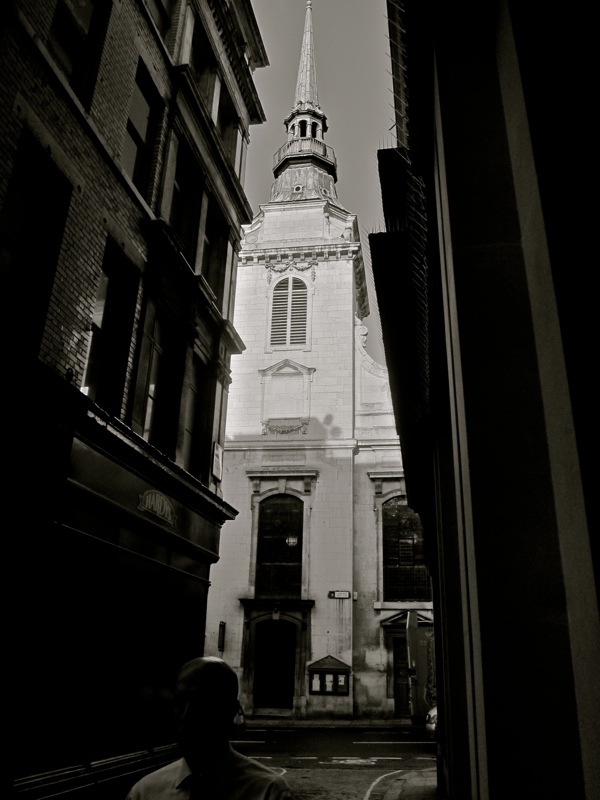 Таинственные черно-белые фотографии церквей в Лондон Сити фото 9