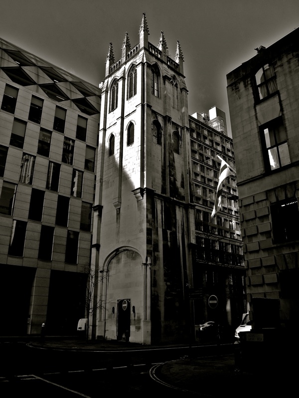 Таинственные черно-белые фотографии церквей в Лондон Сити фото 12