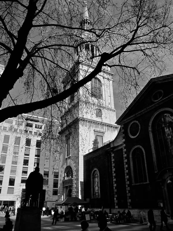 Таинственные черно-белые фотографии церквей в Лондон Сити фото 17
